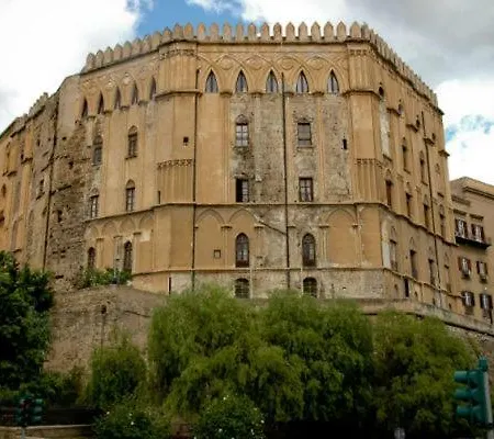 Brick Апартаменты *